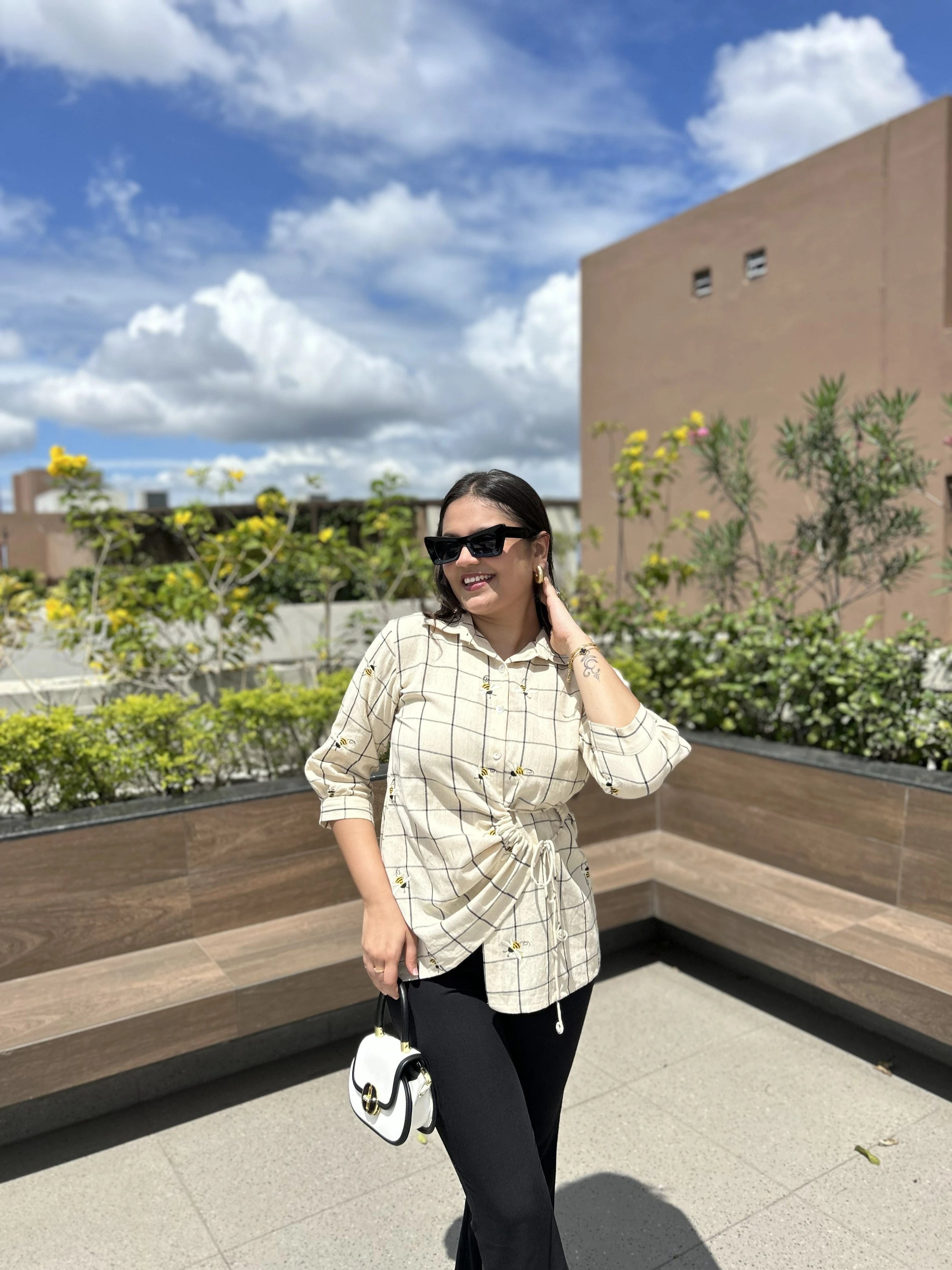 QUEEN BEE TIE UP SHIRT